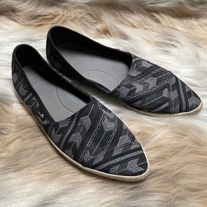 Sanuk slip-on sneaker flats size 8